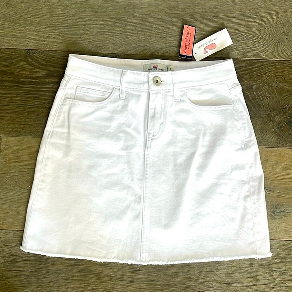 Vineyard Vines Dresses & Skirts - Vineyard Vines Denim White Skirt High Waist Raw Hem Mini Skirt Women’s Size 2